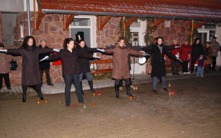 74-Mindenki-karacsonya-2012