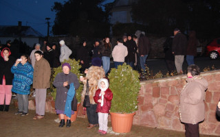 86-Mindenki-karacsonya-2012