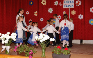 03-Anyak-napja-2014