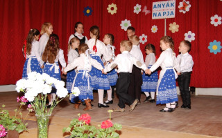 05-Anyak-napja-2014