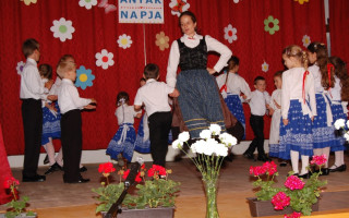 07-Anyak-napja-2014