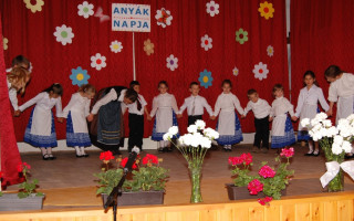 08-Anyak-napja-2014