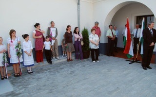 08-Kuturhaz-atadas-2013.-05.-05