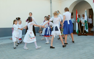 42-Kuturhaz-atadas-2013.-05.-05