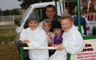 019-Szureti-felvonulas-2009