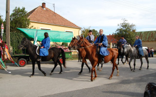 008-Szureti-felvonulas-2011