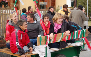 024-Szureti-felvonulas-2011