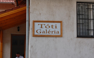 01-Toti-Galeria-megnyito