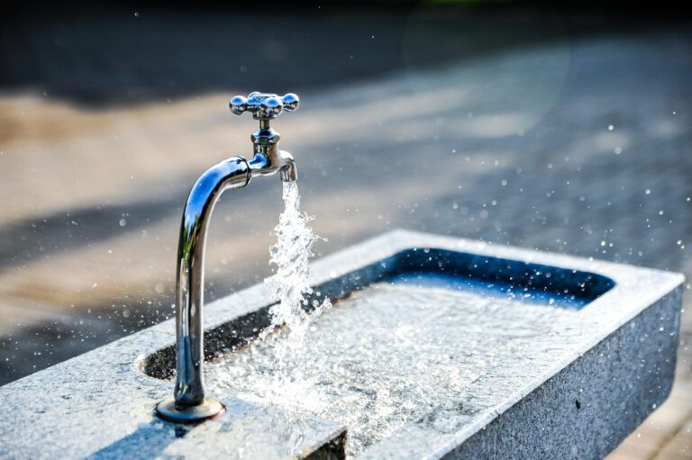 faucet, sink, tap, tap water, flow, flowing water, fresh water, clean water, wet, nature, splashing, splash, water, fountain, water fountain